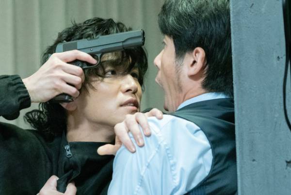 岩田剛典、冷淡な“交渉屋”姿が公開…『名も無き世界のエンドロール』本編映像