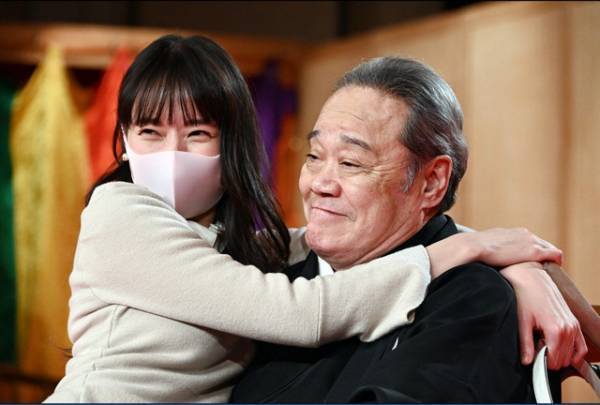 戸田恵梨香の“小悪魔”ぶりが話題に リアルな“介護ストーリー”にも注目集まる「俺の家の話」1話