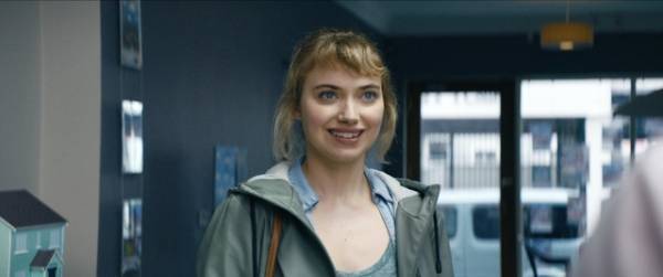 イモージェン・プーツ、精神崩壊する様を見事に表現…『ビバリウム』新カット