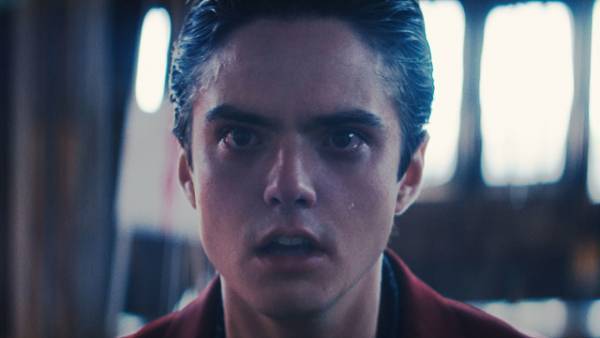 まるでジョーカー!? 悪夢の始まりか…『ダニエル』本編映像