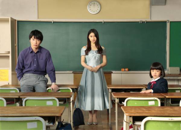 土屋太鳳“小春”、怒涛の不幸に襲われる『哀愁しんでれら』冒頭映像