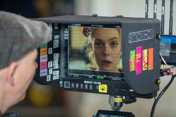 エル・ファニング×ニコラス・ホルトは「最高じゃないか」『女王陛下のお気に入り』脚本家が成功を確信