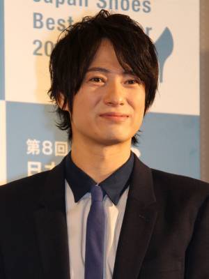 忍成修吾“蠣崎”に同情論も、青コートは何者か!? 考察も盛り上がる…「レッドアイズ 監視捜査班」3話