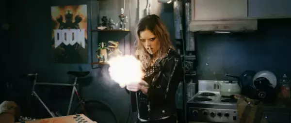 “最凶の殺し屋”サマラ・ウィーヴィングの急襲シーン解禁『ガンズ・アキンボ』