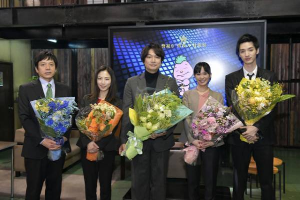 香取慎吾、「アノニマス」クランクアップ！「またこの部屋で、会える時が来たら」