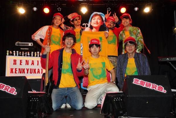 松坂桃李＆仲野太賀ら、ハロプロファンが涙する神曲「恋ING」を熱唱『あの頃。』