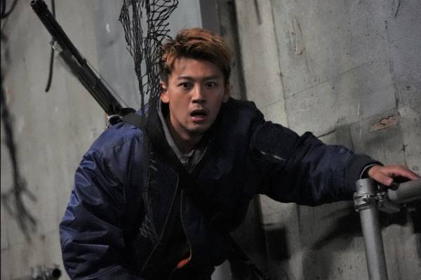 竹内涼真“響”、駐屯地で再会した来美と“もう1人の女性”の運命に不安と悲痛の声…「君と世界が終わる日に」6話