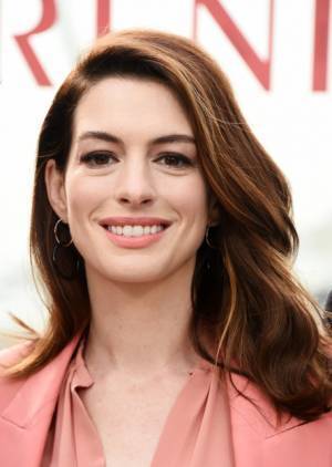 アン・ハサウェイ、『プラダを着た悪魔』で9番目のアンドレア役候補だったことを明かす