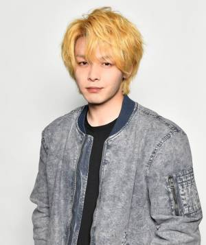 中村倫也、金髪姿で役作り！「珈琲いかがでしょう」4月5日スタート