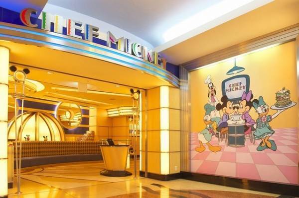 【ディズニー】おかえり“シェフ”ミッキー！ホテル人気レストランでフォトロケーション始まる