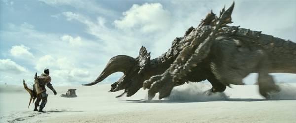 『モンスターハンター』ディアブロス亜種がミラ・ジョヴォヴィッチを猛追！