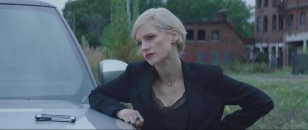 ジェシカ・チャステイン、“暗殺者”の華麗なる変装写真解禁『AVA／エヴァ』