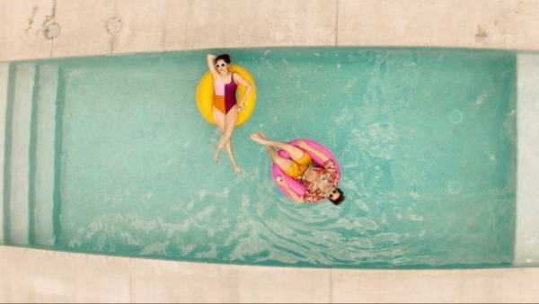 タイムループ・ラブコメ『パーム・スプリングス』の舞台って、どんな場所？