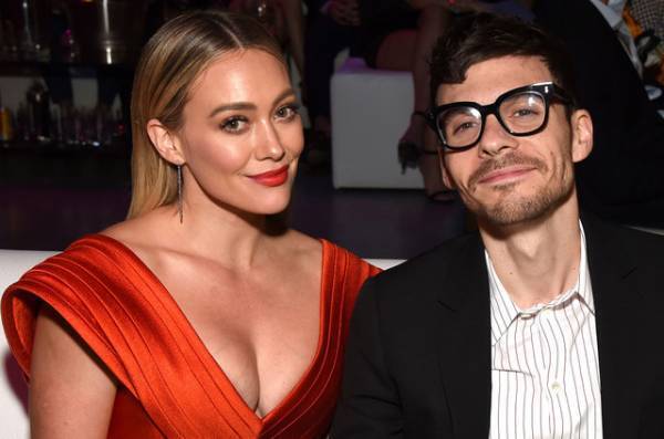 ヒラリー・ダフ、第3子を水中出産 家族写真を公開