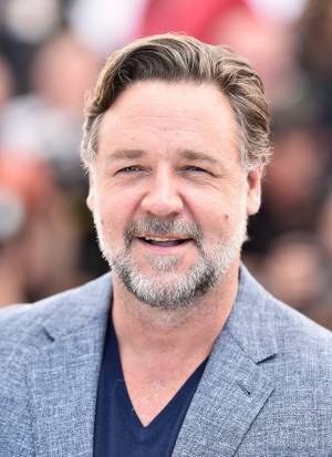 ラッセル・クロウ、『ソー』最新作に出演決定 クリス・ヘムズワース夫妻との写真を投稿