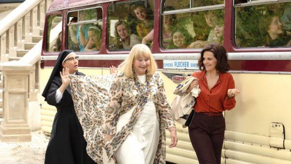 「私たちも革命を」ジュリエット・ビノシュ主演『5月の花嫁学校』予告編