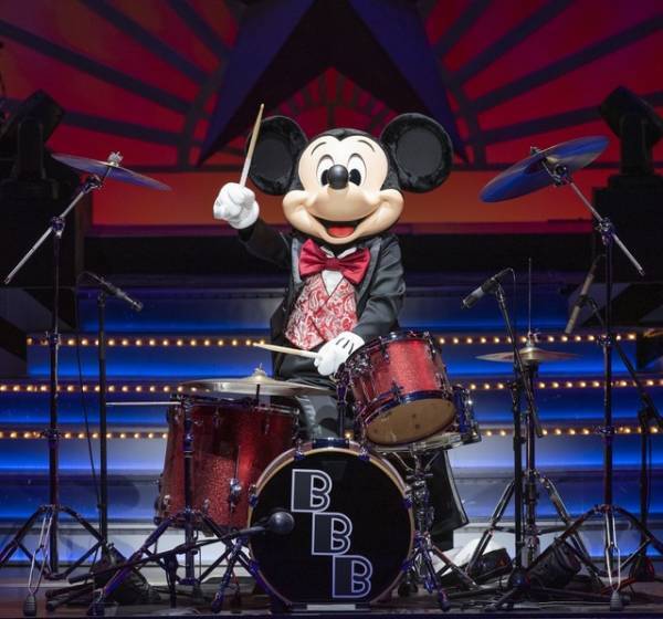 【ディズニー】おかえりミッキー！シーの人気ショー「ビッグバンドビート」が公演内容を一部変更して再始動