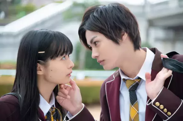 神尾楓珠が顎クイ…運命の出会い切り取る「ブラックシンデレラ」場面写真