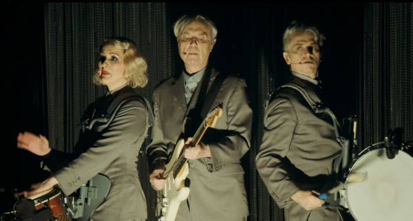 デイヴィッド・バーン、迫力のパフォーマンスを披露『アメリカン・ユートピア』本編映像