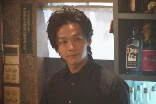 滝藤賢一“ママ”姿に「綺麗すぎ」、中村倫也の“黒服＆金髪”にも絶賛の声…「珈琲いかがでしょう」3話