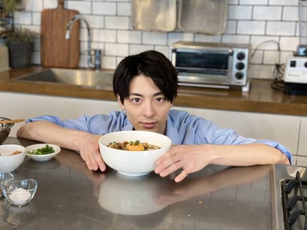 高杉真宙、フィリピン家庭料理に挑戦！「自宅でも作ってみたい」