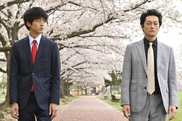 麻生久美子“巴”と入れ替わった井浦新に絶賛、三浦翔平“高見沢”との三角関係を期待する声も…「あのときキスしておけば」2話