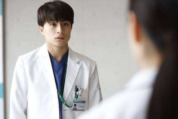 白濱亜嵐“隆治”の涙からの主題歌「konomama」に「涙腺決壊」「心に染みた」の声多数…「泣くな研修医」3話