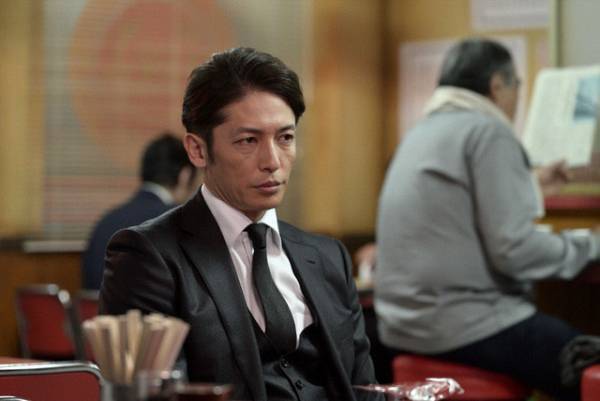 椎名桔平に「悪のカリスマ」「水を得た魚」、玉木宏の白タキシードには「眼福」の声…「桜の塔」5話