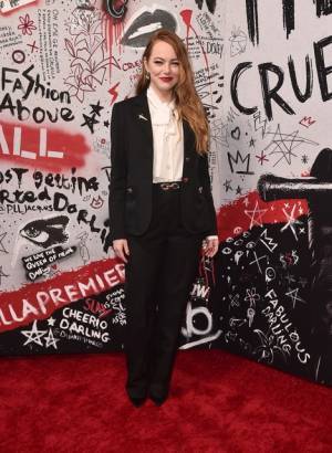 エマ・ストーン、『クルエラ』プレミアに笑顔「1年半ぶりにドレスアップした」