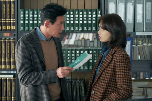 ファン・ジョンミン×ユナ、意外な過去で結ばれる“新聞記者”の葛藤に注目「ハッシュ」予告編