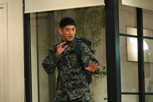 永山瑛太、北川景子との“身長差頭コツン”に視聴者激萌え、“ロボット化”には憶測も…「リコカツ」6話