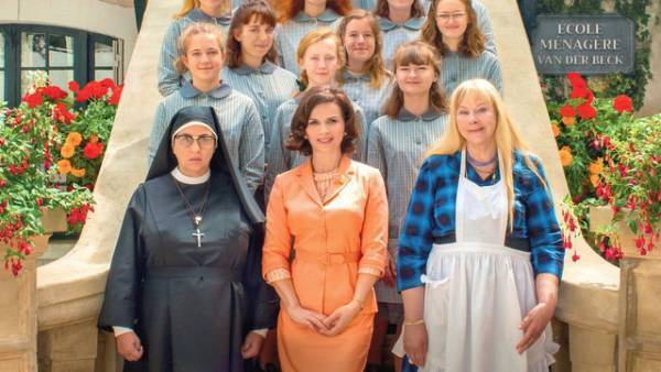 ジュリエット・ビノシュ「強くあれ！」歌って踊って叫ぶミュージカルシーン『5月の花嫁学校』