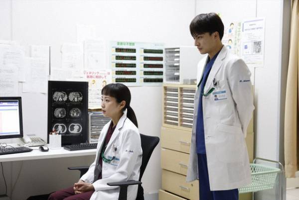 木南晴夏“佐藤”の言葉に「愛ある指導をしてる」の声…「泣くな研修医」6話