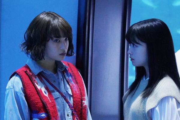 橋本環奈“朋美”の正体に驚きの声、櫻井翔“風真”の年齢にどよめきも…「ネメシス」8話