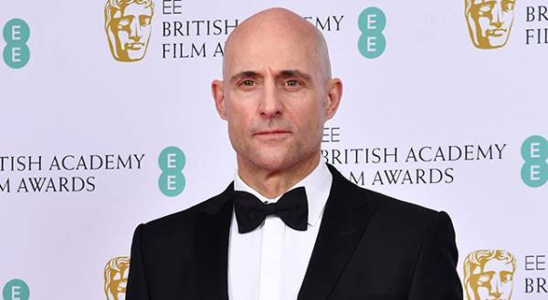 マーク・ストロング、90年代に『007』の悪役を逃していたことを明かす