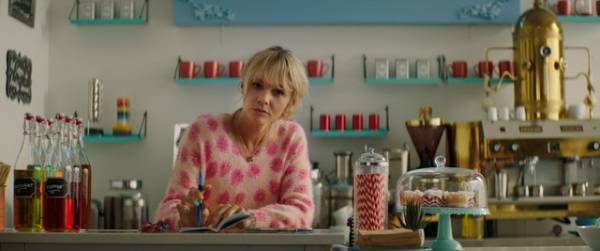 再会した同級生のコーヒーに…キャリー・マリガン主演『プロミシング・ヤング・ウーマン』2つの本編映像