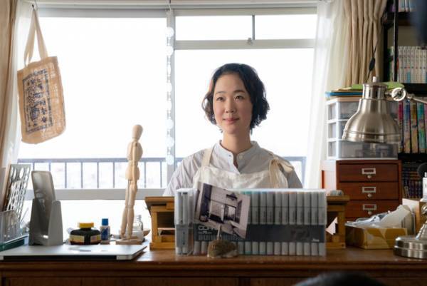 黒木華、漫画執筆シーン写真公開『先生、私の隣に座っていただけませんか？』