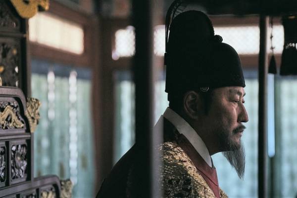 ソン・ガンホ、偉大な王演じたプレッシャーを語る「説得力のある演技を」『王の願い』特別映像