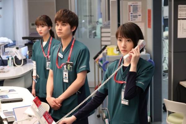 波瑠に「お仕事ドラマの親和性はやっぱり健在」「孤高の役が似合う」…岸優太にも注目集まる「ナイト・ドクター」