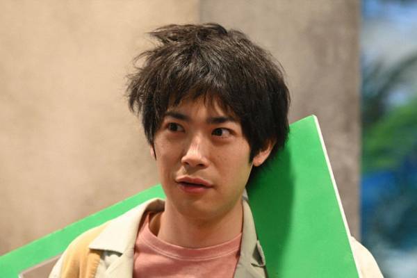 “V系”渡辺大知に「似合ってる」の声、菊池風磨の“風呂上がり牛乳”シーンも注目…「イタイケに恋して」