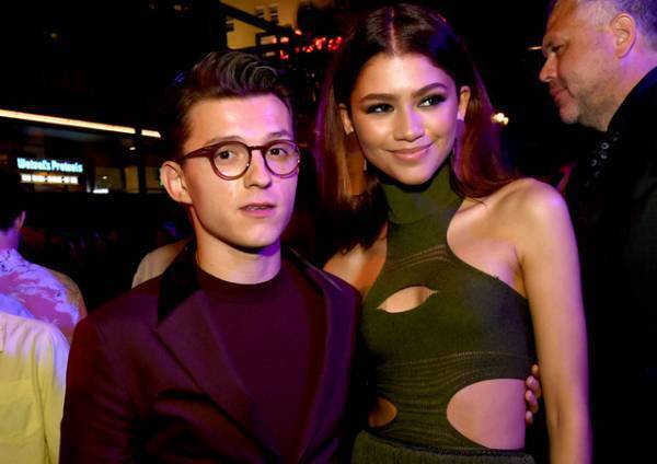 『スパイダーマン』のトム・ホランドとゼンデイヤがキス！ 交際説が再浮上