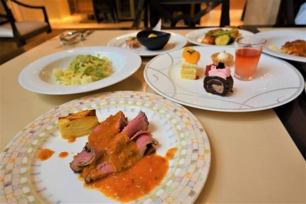 【ディズニー】シェフこだわりの肉料理に夏色デザートも！浦安ブライトンのビュッフェを体験