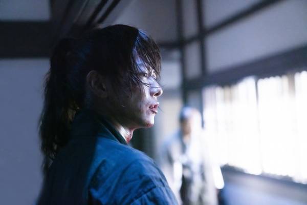 佐藤健＆有村架純が豆まき！『The Beginning』和やかな舞台裏も公開