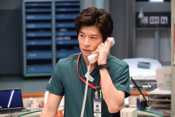 田中圭“成瀬”の過去にも憶測飛び交う…「ナイト・ドクター」4話