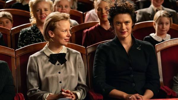 スナフキンのモデルも登場？ 自由を愛して生きたムーミン原作者『TOVE』場面写真