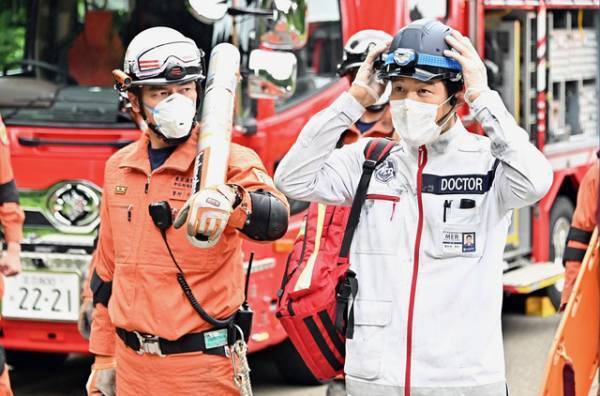 「TOKYO MER」4話、鈴木亮平と要潤が並び立つ様に「エモい」、賀来賢人“音羽”のエアグータッチにも反応集まる