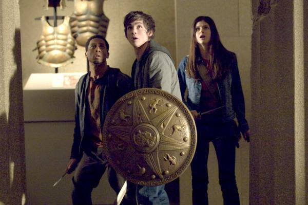 ローガン・ラーマン主演『パーシー・ジャクソン』シリーズがDisney+に登場