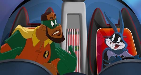 レブロン・ジェームズが“ロビン”に!?『スペース・プレイヤーズ』“バットマン”オマージュの本編シーン