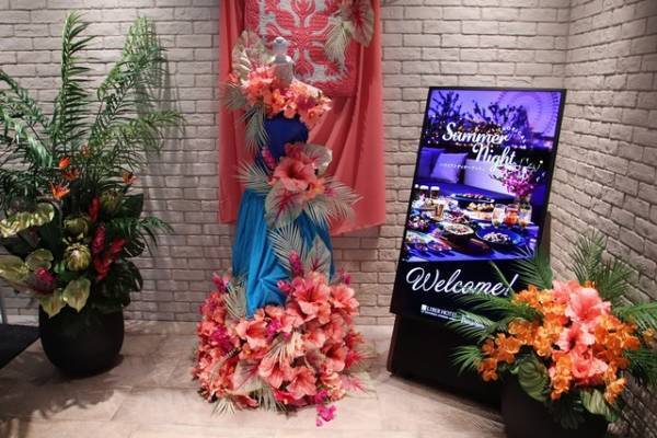 【USJ】ベイエリアの夜景をひとりじめ！週末にはフラも楽しめるリーベルホテルのハワイアンディナーブッフェを体験