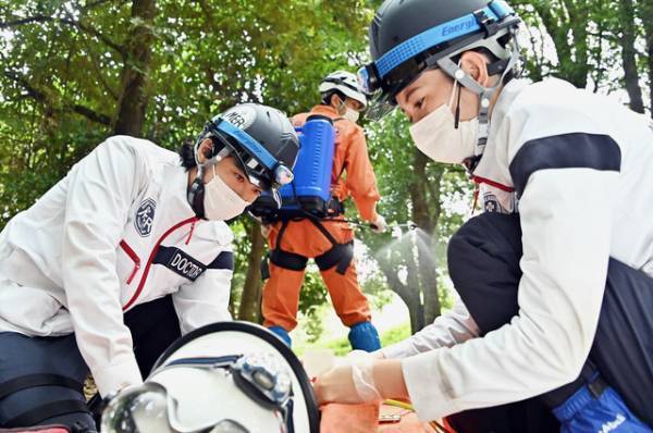 「TOKYO MER」6話、鈴木亮平“喜多見”に「二刀流すごすぎ」「超人か」等の声続々、賀来賢人“音羽”のツンデレぶりが今週も話題に